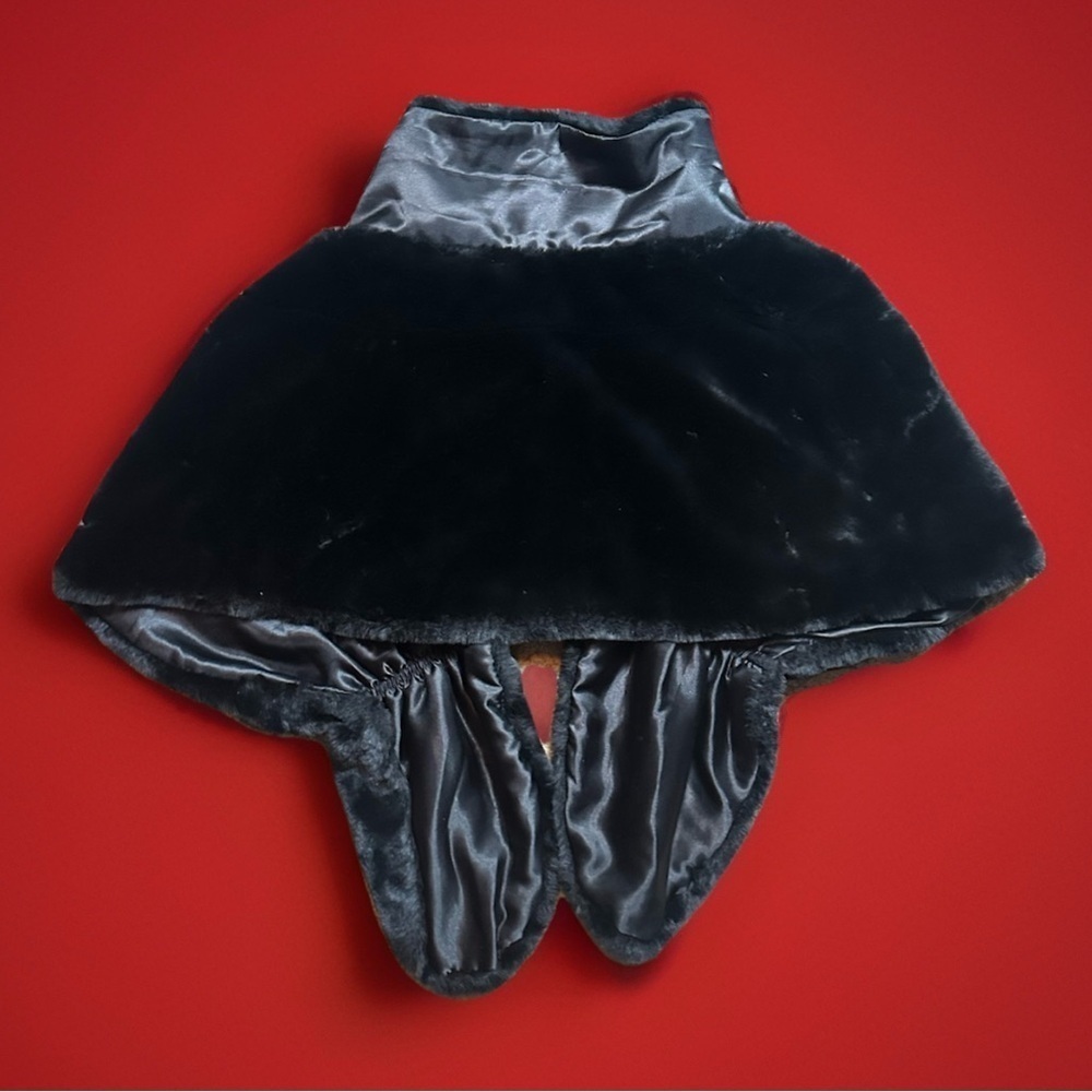 Luxury Laura Size 0 Shawl Fur satin lined black with rhinestone buckle sissy cd - Picture 4 of 4